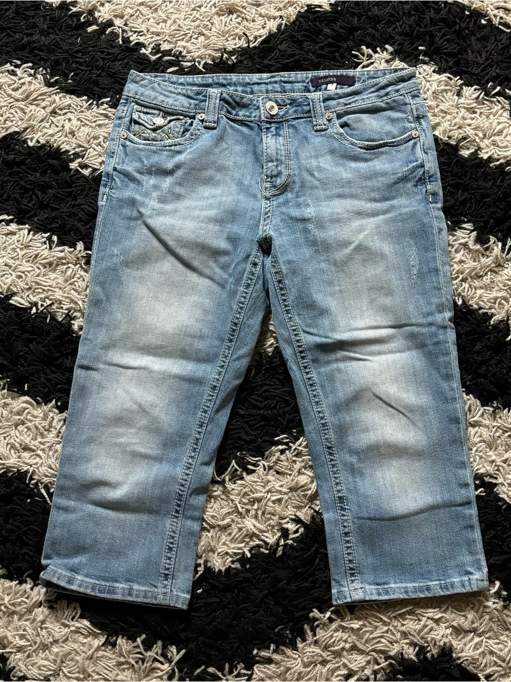 Vigoss Low Rise Straight Leg Light Wash Denim Capri Jeans